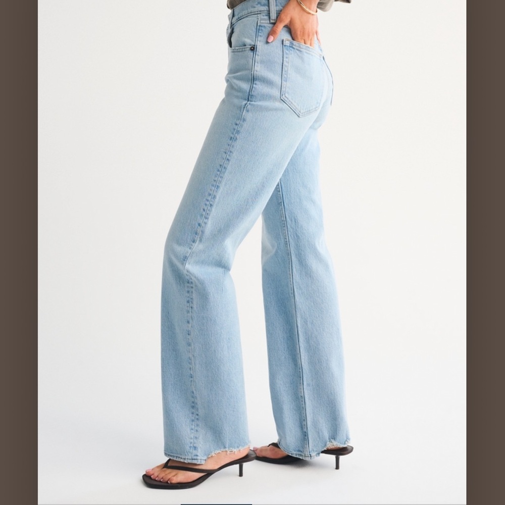 Abercrombie & Fitch High Rise Blue Jeans - Picture 2 of 8